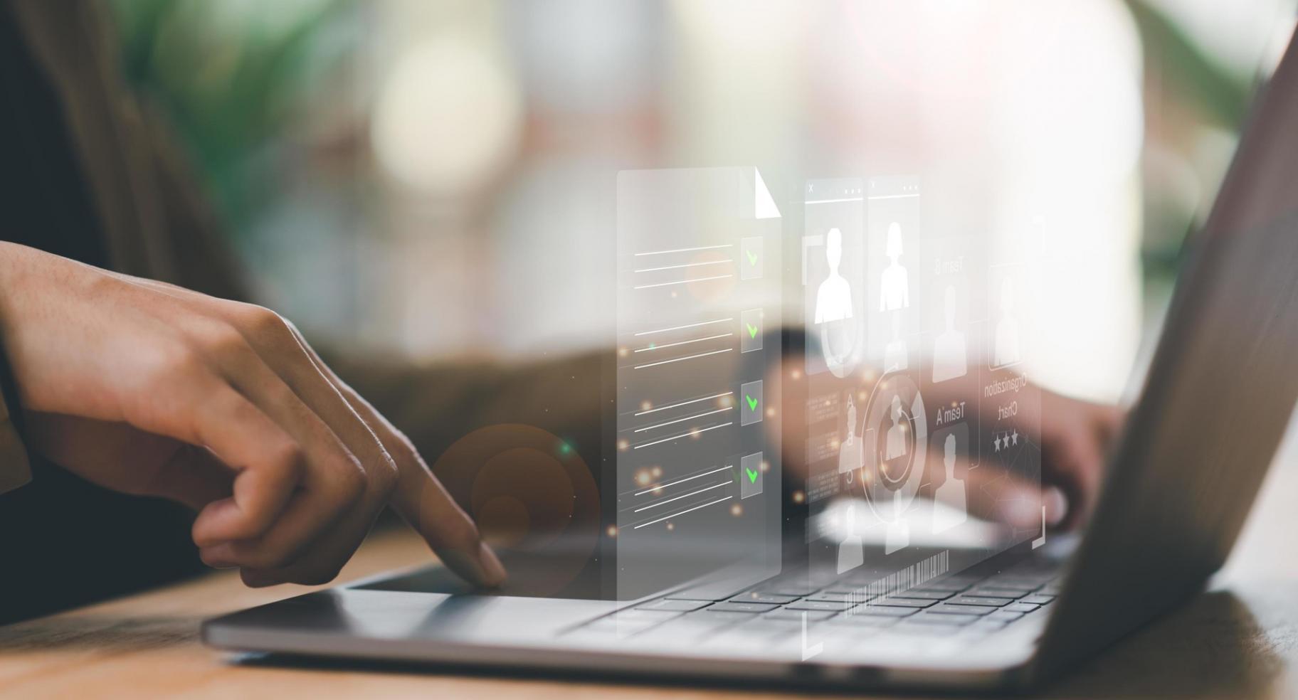 Excel-Tabellen und Finanzanalyse-Tools auf dem Bildschirm